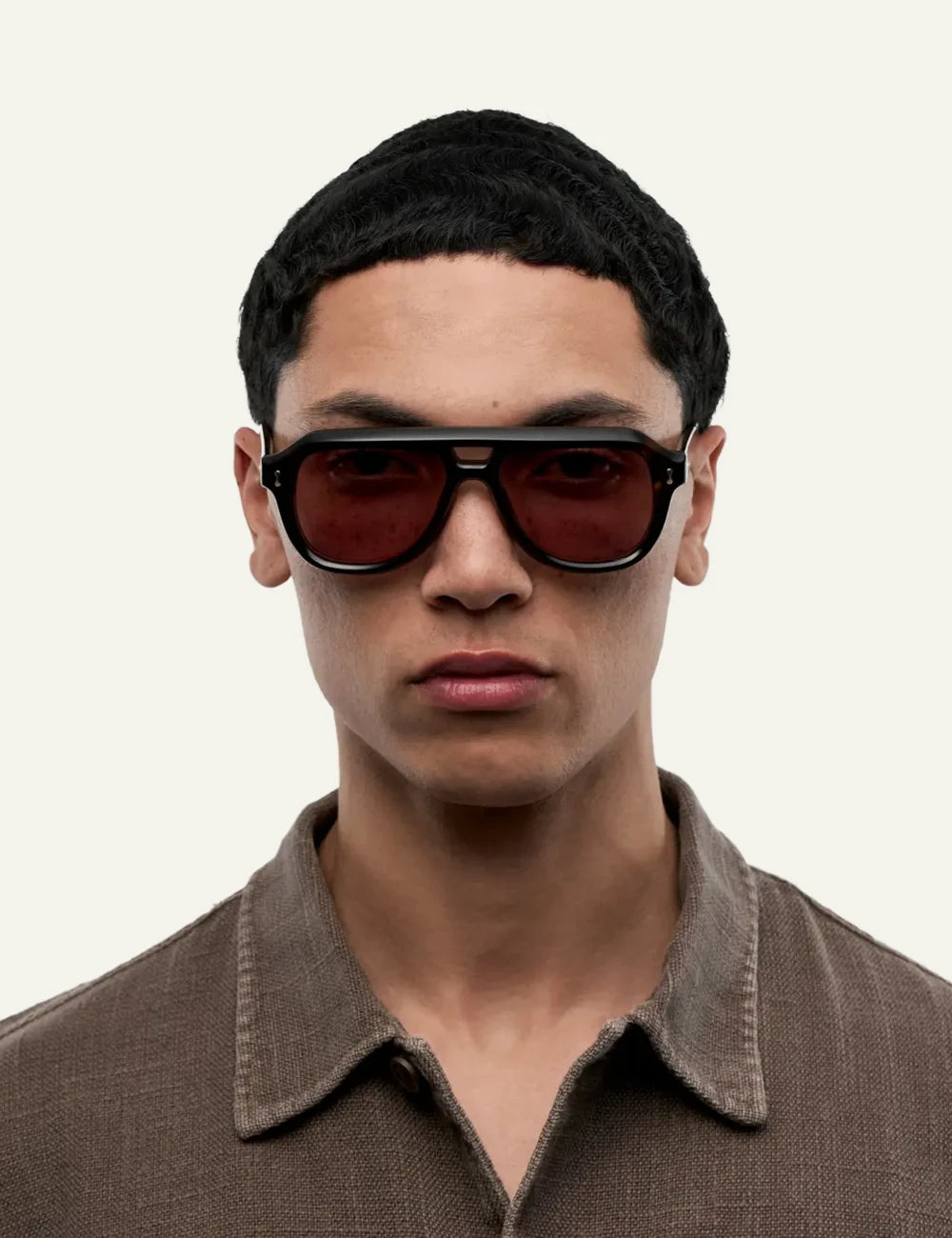 Chimi pilot sunglasses tortoise frame pink lenses front model view