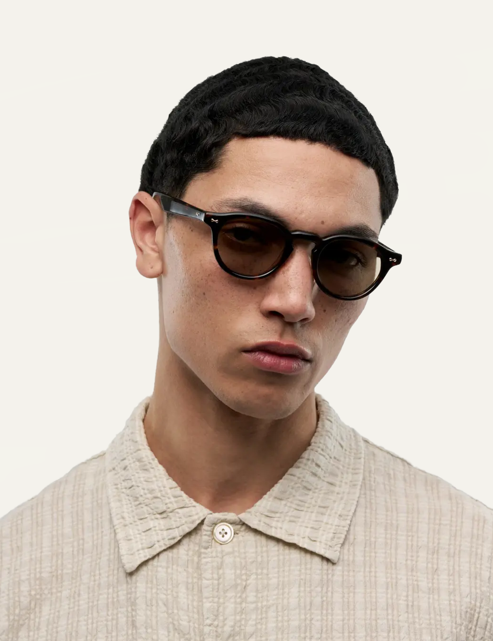 Chimi Round Sunglasses Tortoise Green Lens Front View model