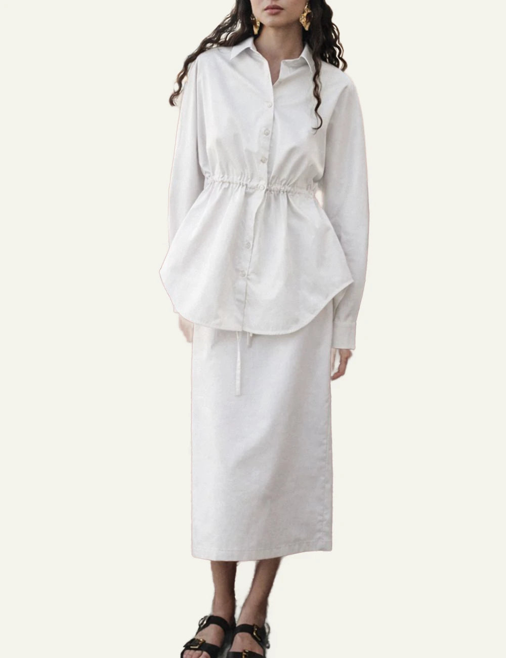 Devotion Twins blouse beige Geranium shirt collar V neck drawstring waist model outdoor front model full body view