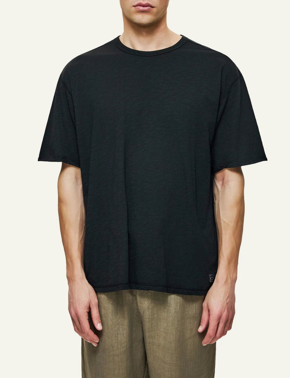 Dirty Laundry oversized t-shirt black front look