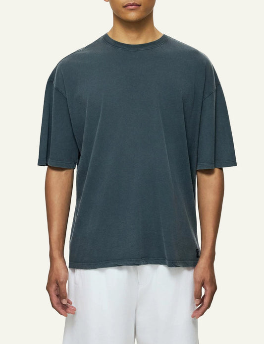 Dirty Laundry oversized t-shirt vintage black front look