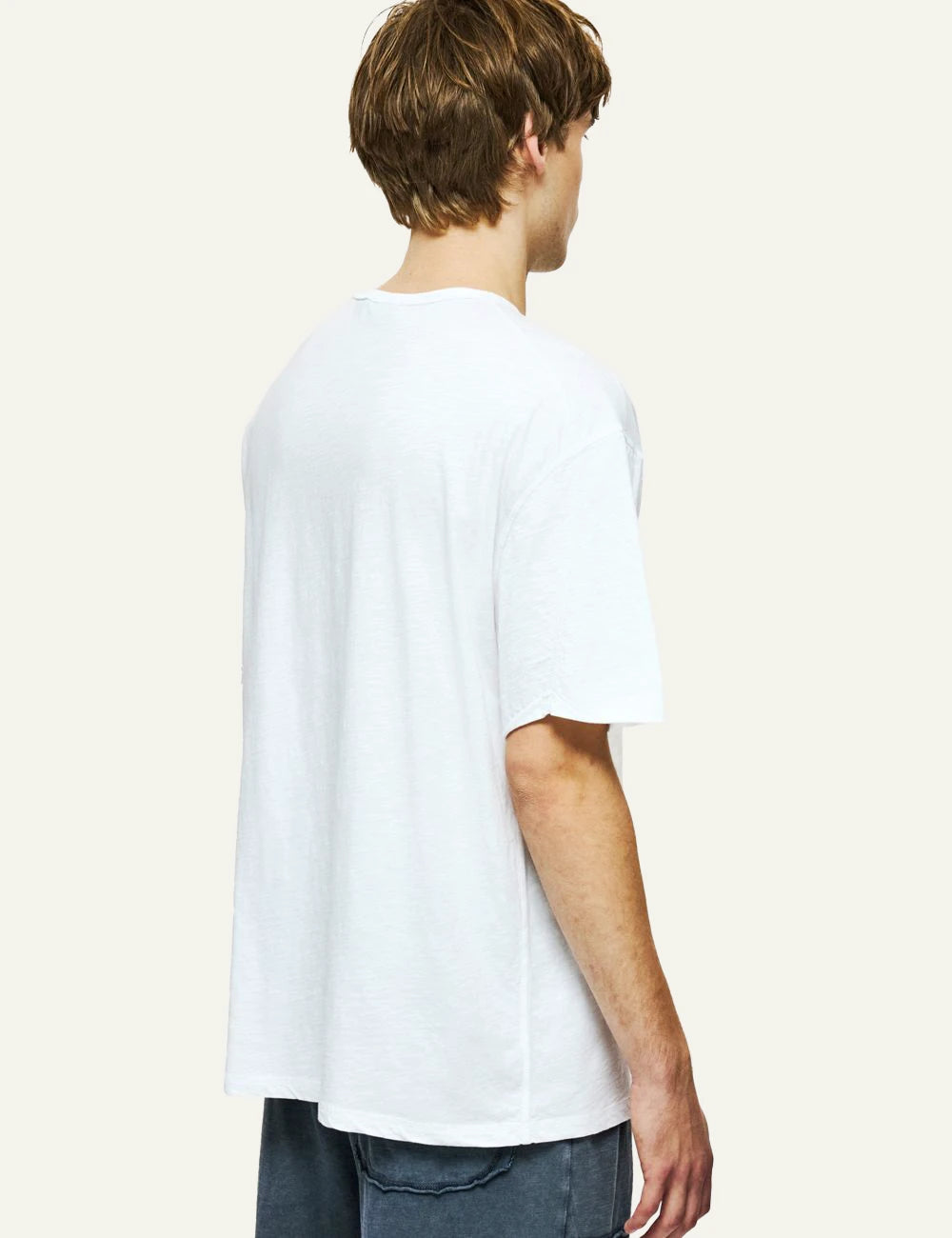 Dirty Laundry oversized t-shirt white side2 look