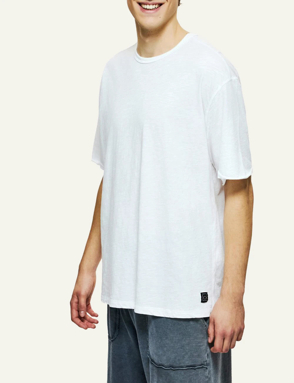 Dirty Laundry oversized t-shirt white side look