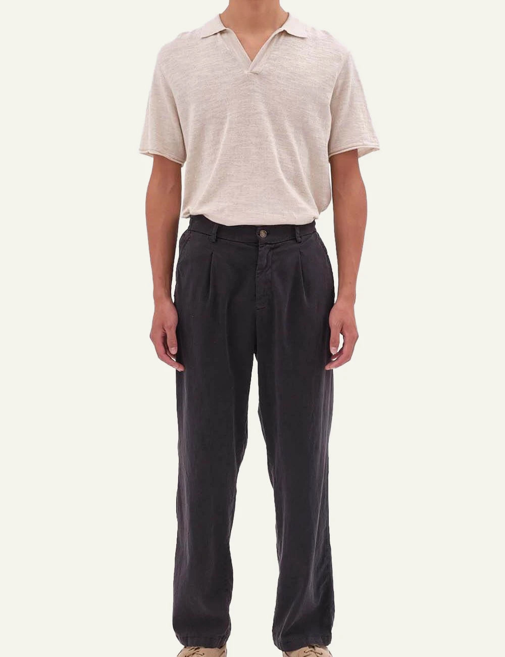 Dirty Laundry pleated pant black front look model