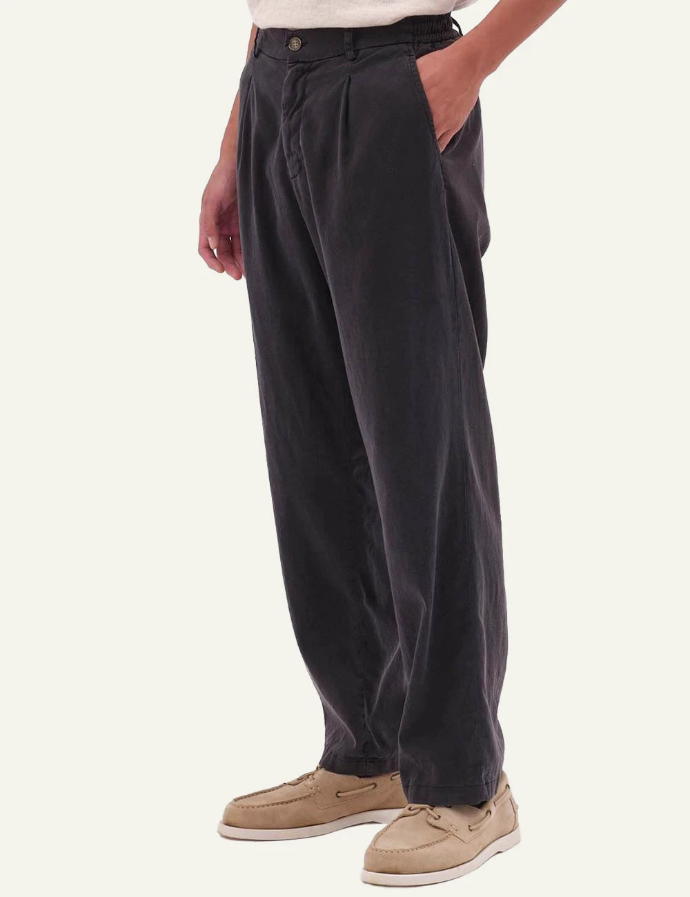 Dirty Laundry pleated pant black side look