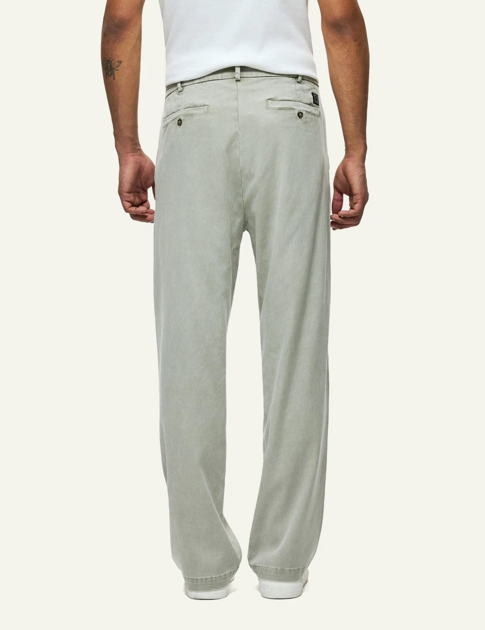 Dirty Laundry pleated pant vintage greige back look