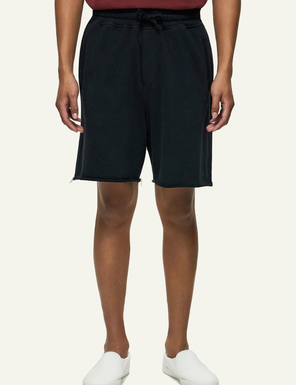 Dirty Laundry raw edges sweatbermuda black front look