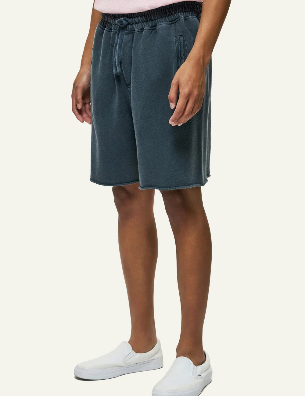 Dirty Laundry raw edges sweatbermuda blue side look