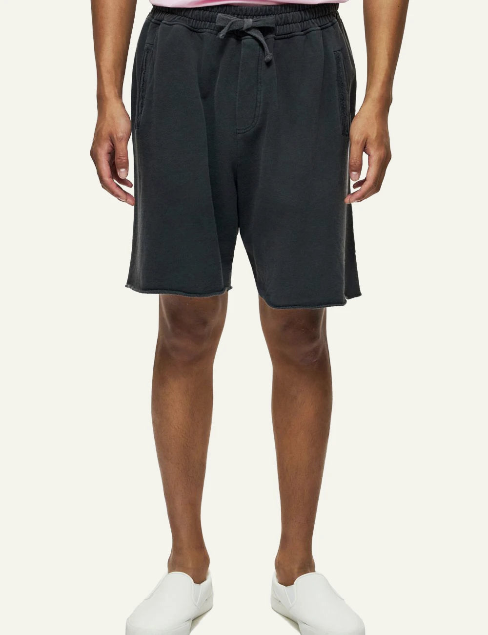Dirty Laundry raw edges sweatbermuda vintage black front look