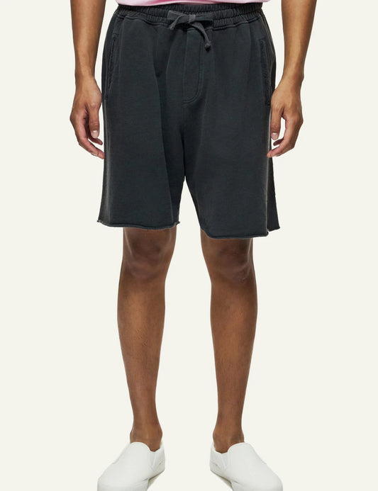 Dirty Laundry raw edges sweatbermuda vintage black front look