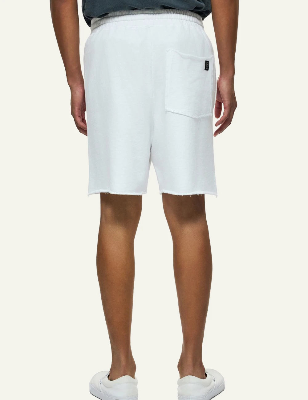 Dirty Laundry raw edges sweatbermuda white back look