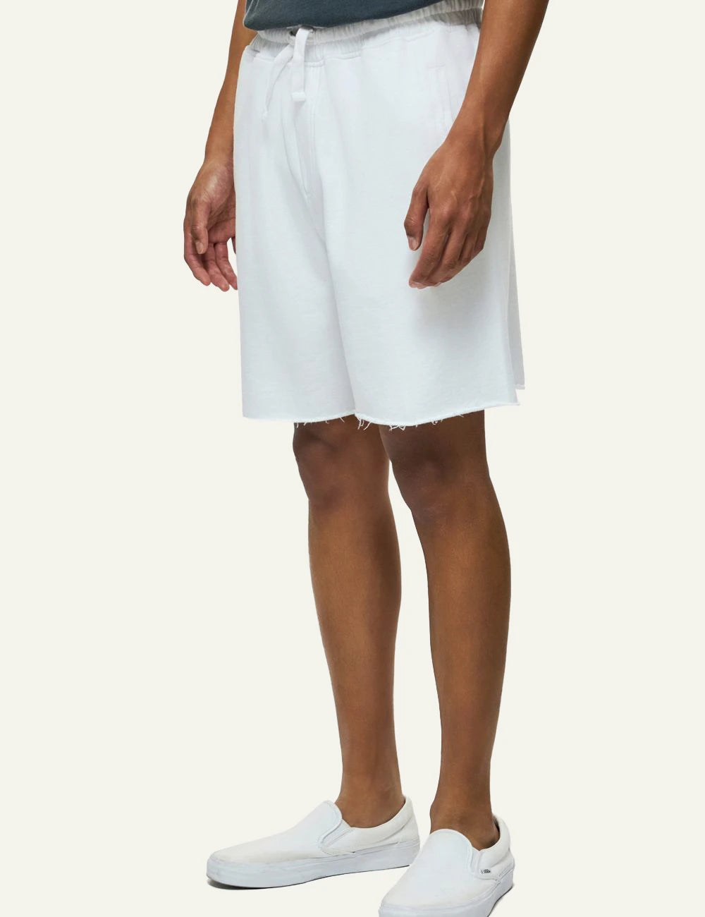 Dirty Laundry raw edges sweatbermuda white side look