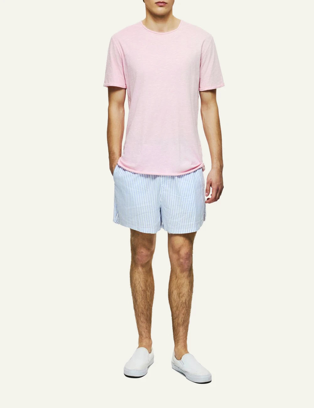 Dirty Laundry roundneck detailed t-shirt bubblegum front model look