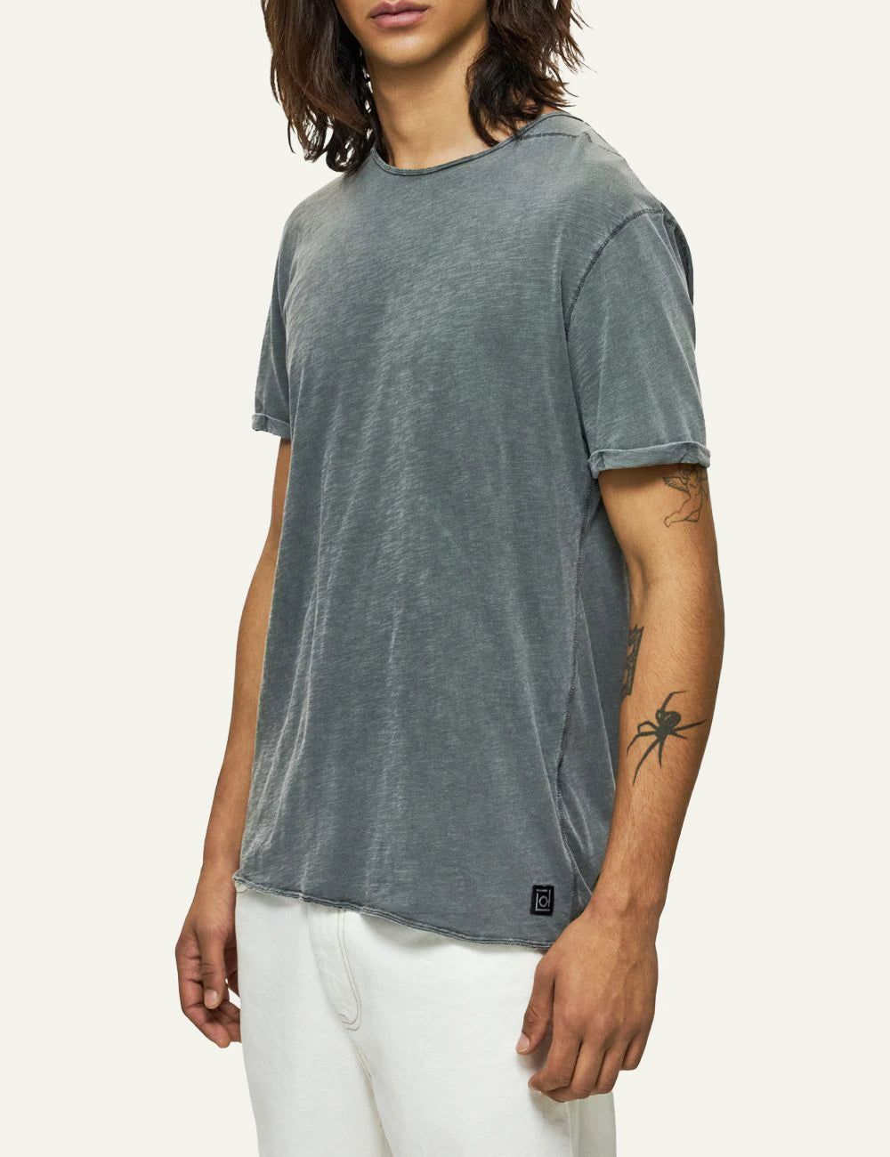 Dirty Laundry roundneck detailed t-shirt vintage grey side look