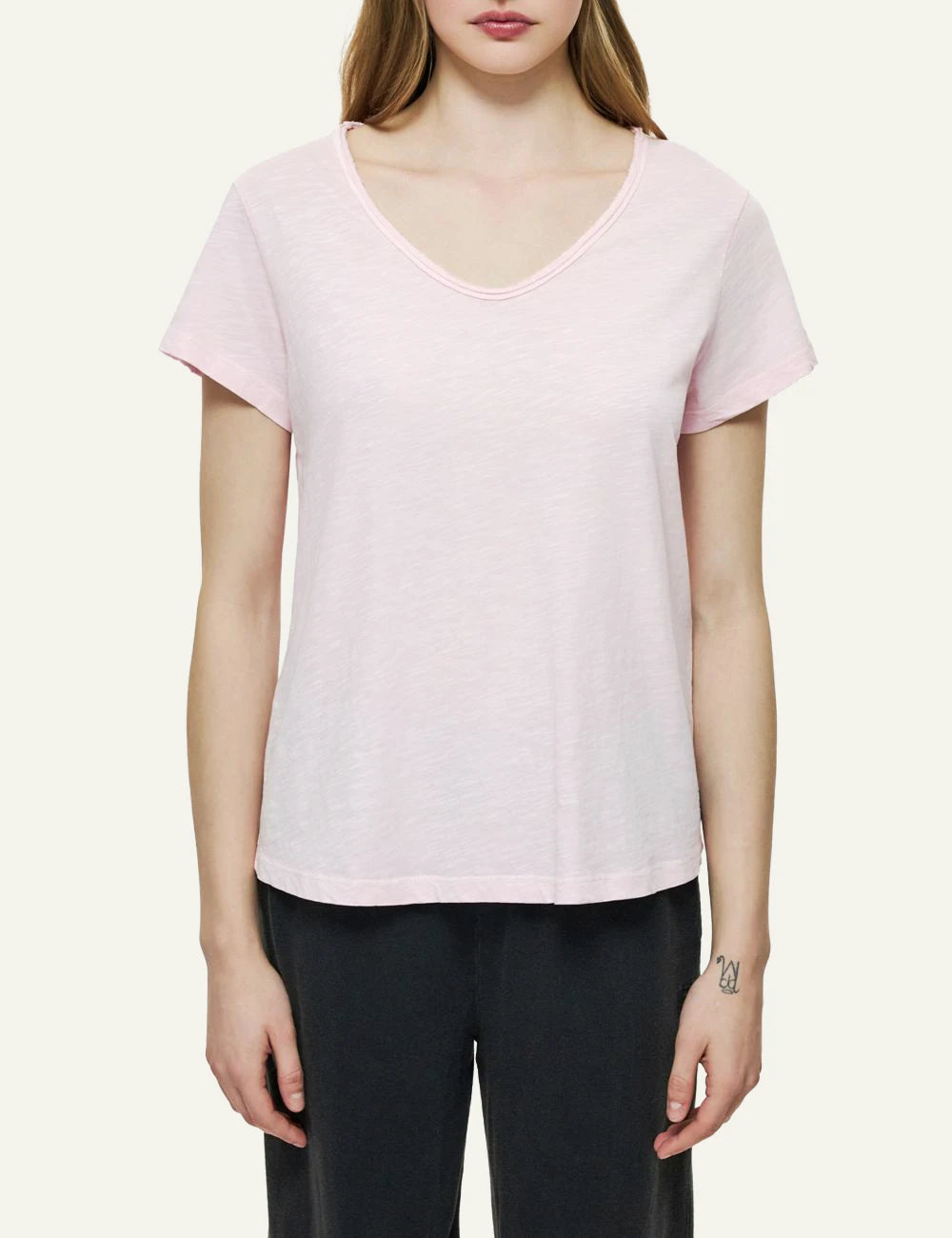 Dirty Laundry v-neck t-shirt bubblegum front look