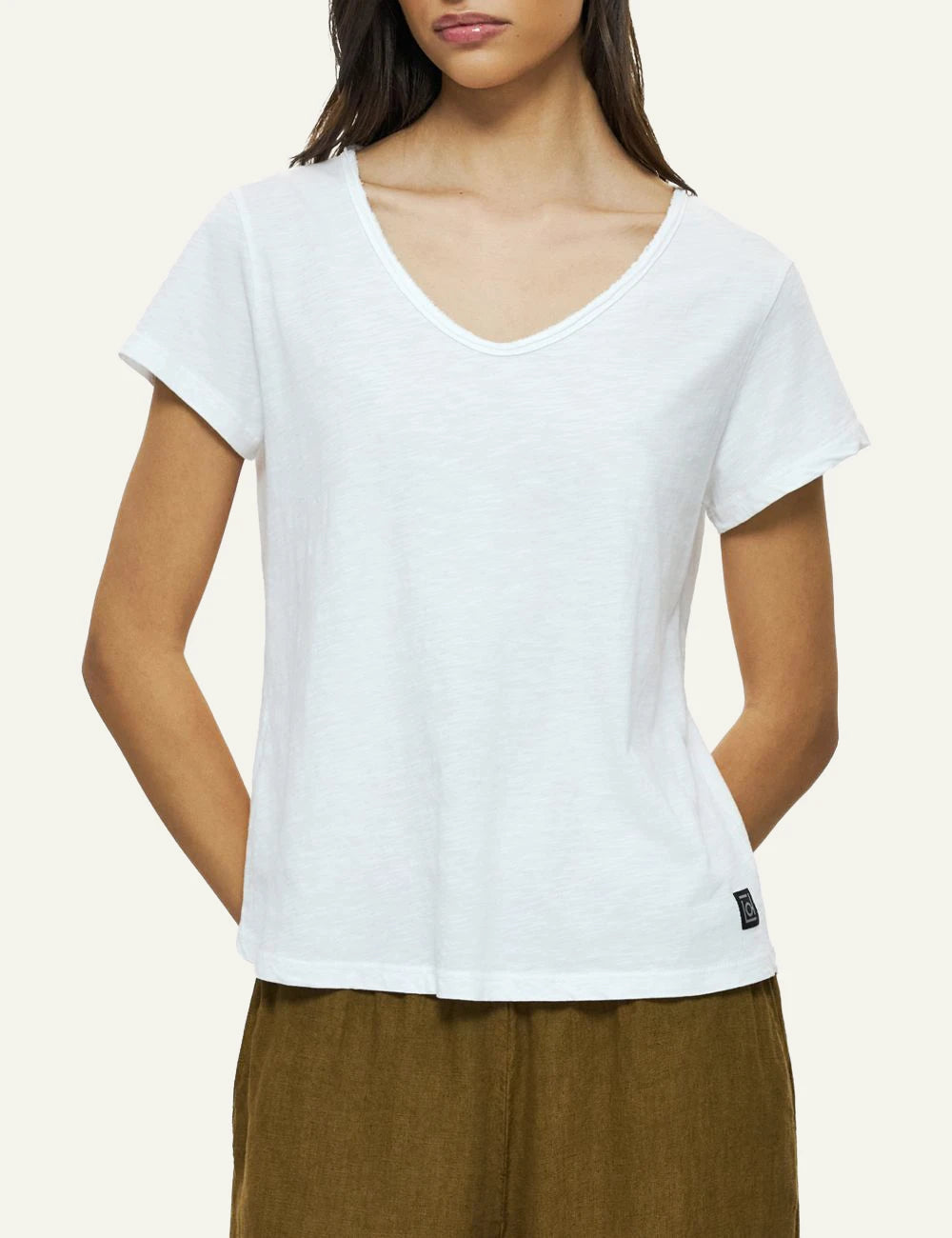 Dirty Laundry v-neck t-shirt white front look