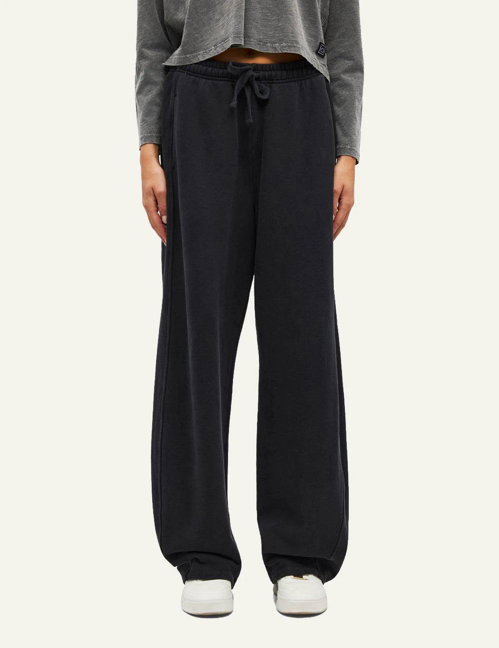 Women's Dirty Laundry black fleece barrel sweatpants with drawstring waist