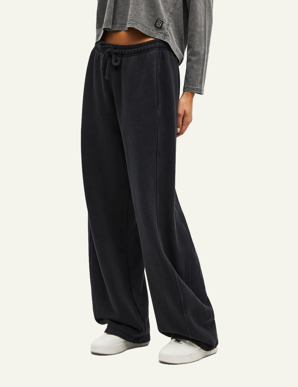 Women's Dirty Laundry black fleece barrel sweatpants with drawstring waist side