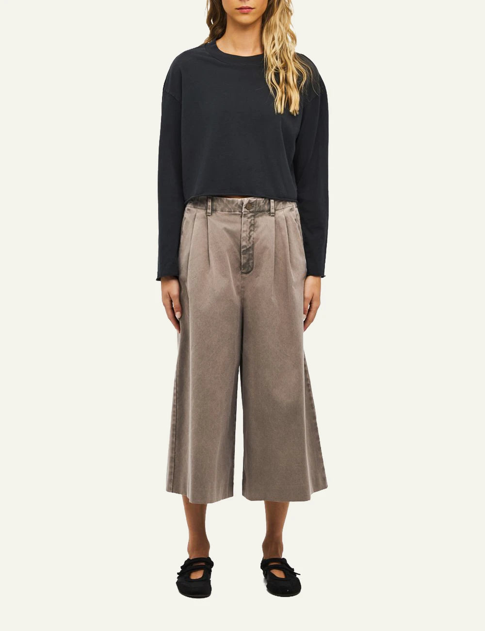 Women's Dirty Laundry faded charcoal cotton boxy cropped long sleeve top full body