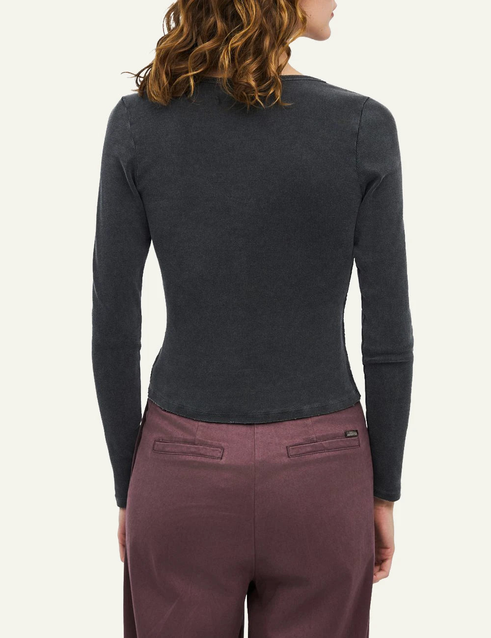 Women's Dirty Laundry faded charcoal ribbed long sleeve top with V neckline back