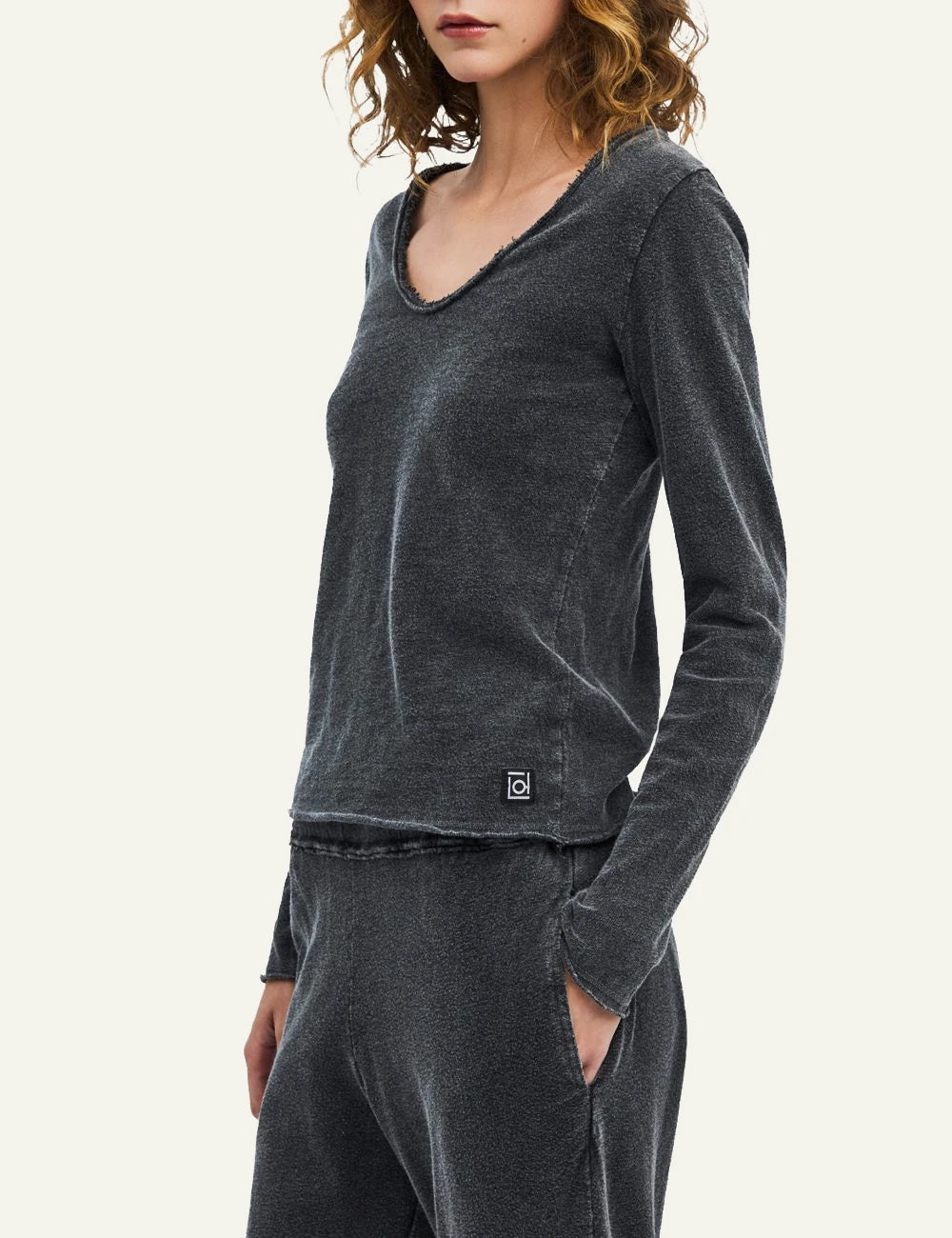 Women's Dirty Laundry faded charcoal cotton slub jersey V-neck long sleeve top side