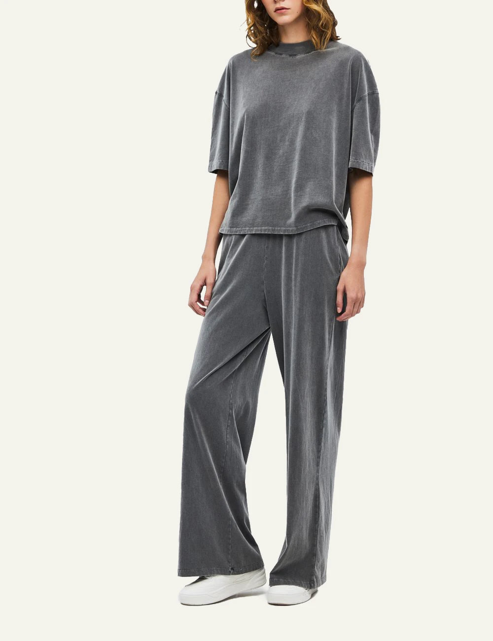 Women's Dirty Laundry faded grey cotton wide leg sweatpants with elastic waist full body