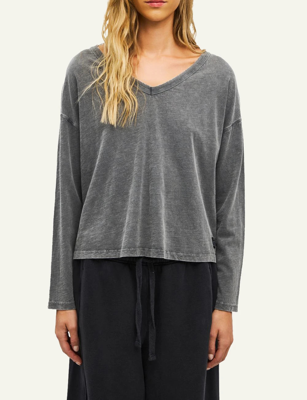 Women's Dirty Laundry faded grey oversized long sleeve top with V neckline
