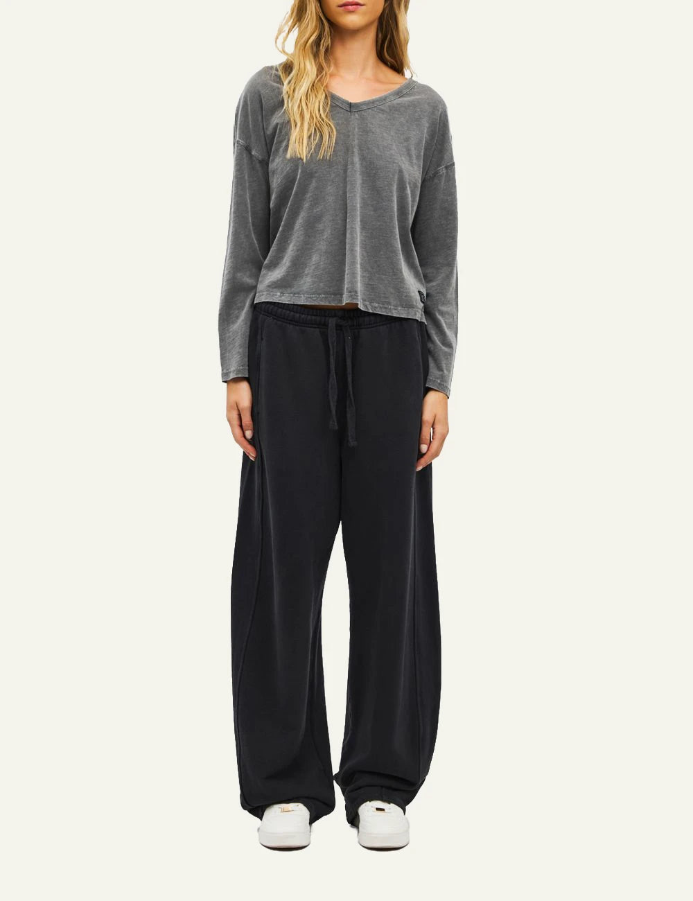 Women's Dirty Laundry faded grey oversized long sleeve top with V neckline full body
