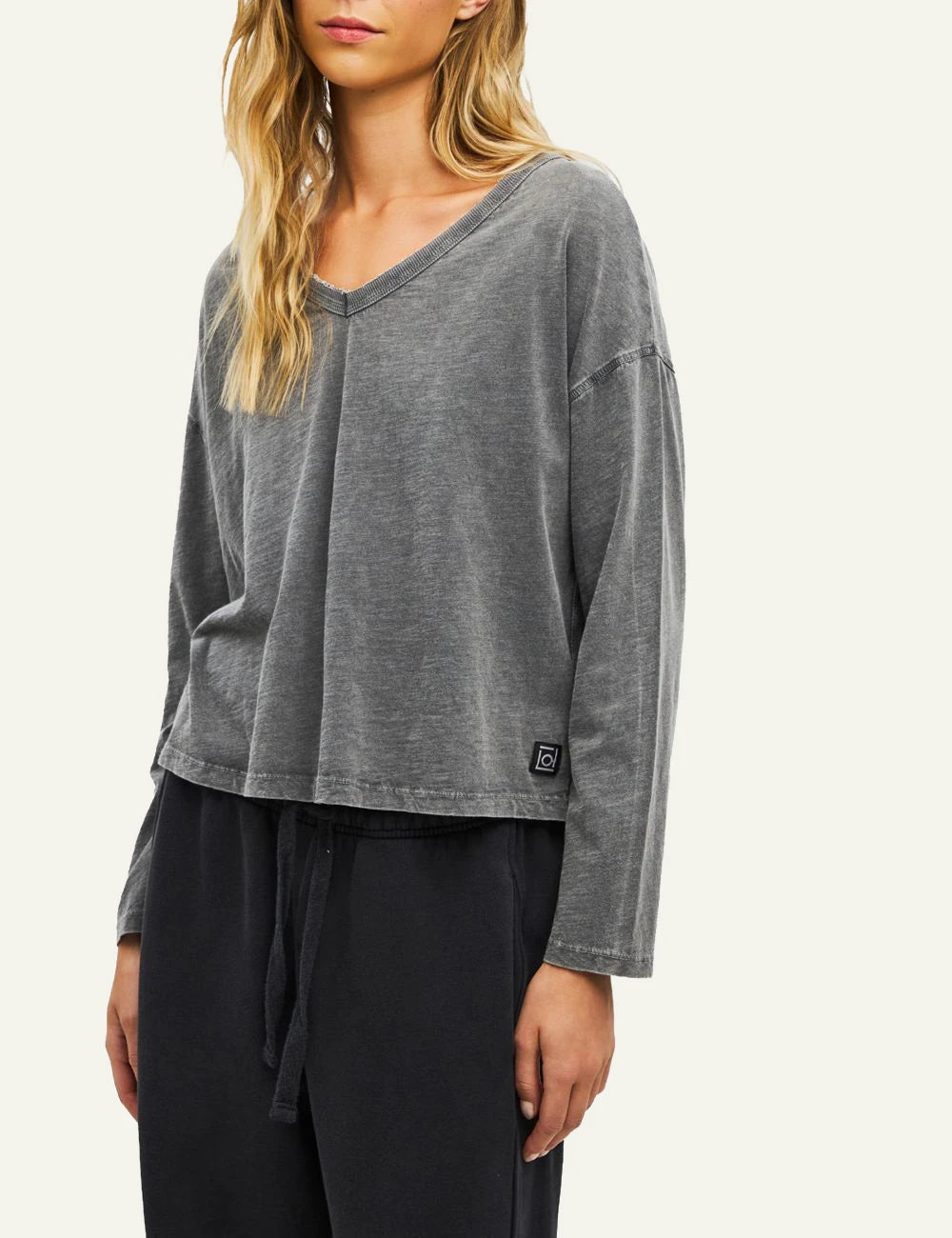 Women's Dirty Laundry faded grey oversized long sleeve top with V neckline side