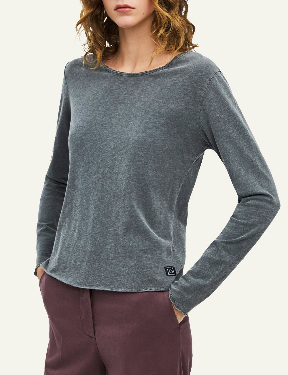 Women's Dirty Laundry grey blue washed long sleeve top model