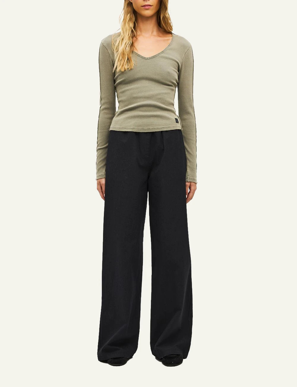 Women's Dirty Laundry khaki ribbed V-neck long sleeve top full body