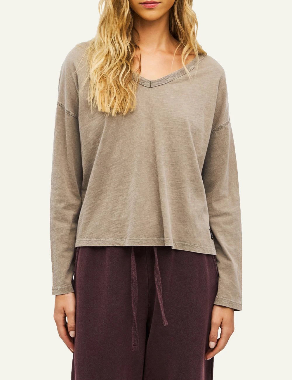 Women's Dirty Laundry taupe oversized V-neck long sleeve top