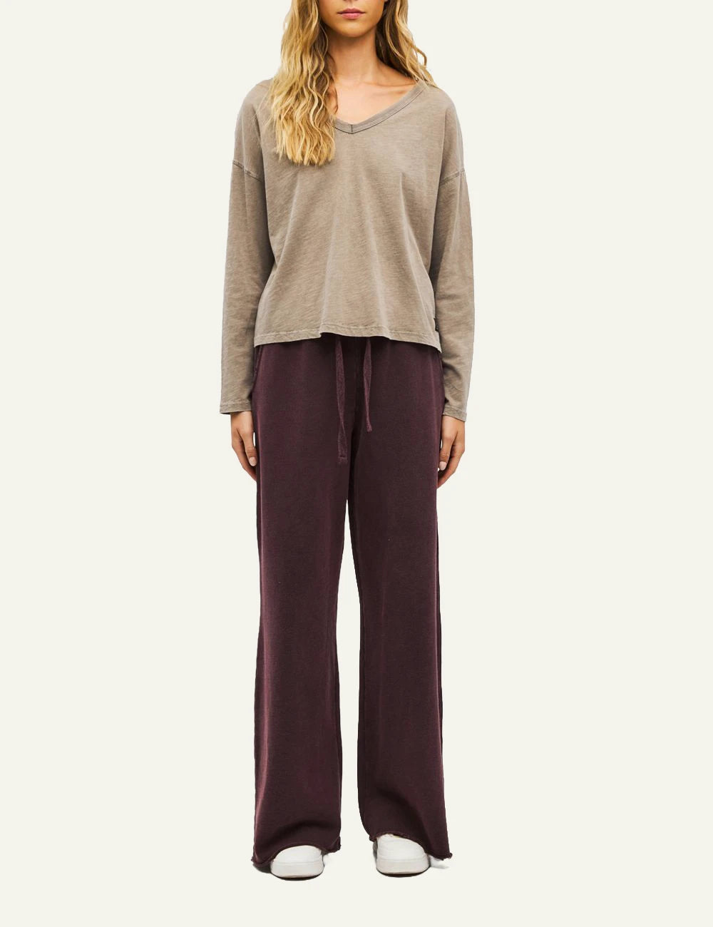 Women's Dirty Laundry taupe oversized V-neck long sleeve top full body