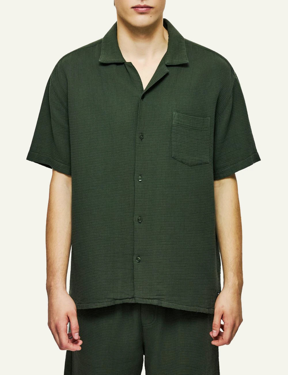 Dirty Laundry skouro prasino mini waffle shirt with chest pocket front view