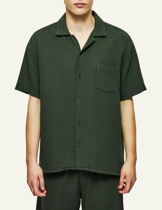 Dirty Laundry skouro prasino mini waffle shirt with chest pocket front view