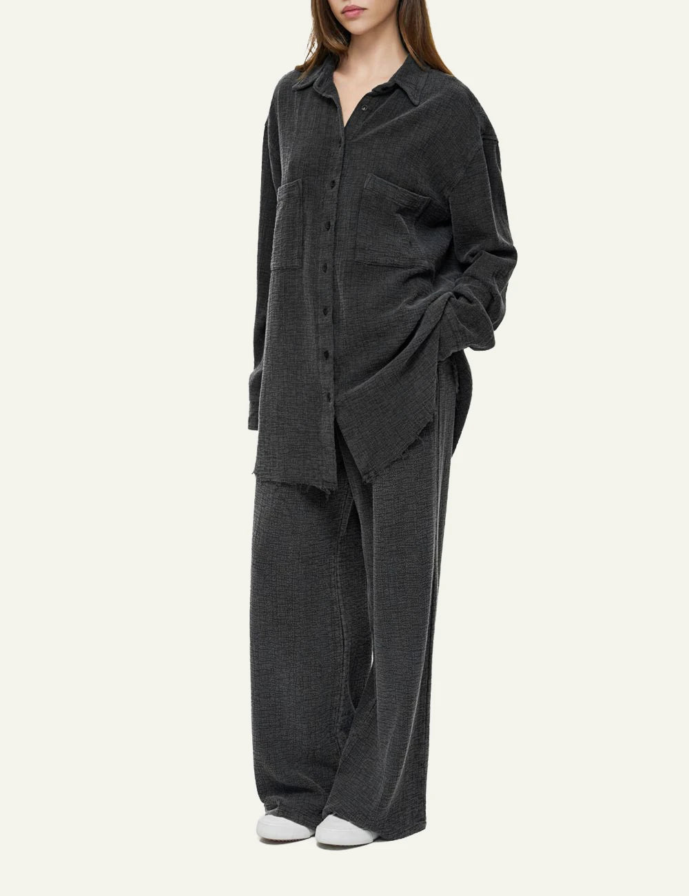 Dirty Laundry gynaikeio charcoal relaxed shirt with raw edge details front full body view