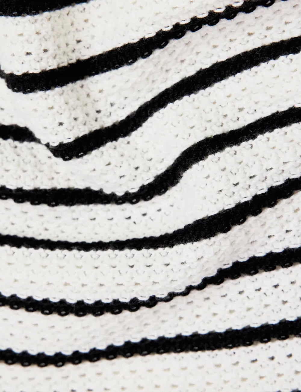 Drykorn Ardna shorts white black striped knit high waist detail view