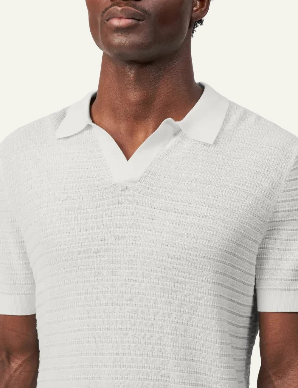 Drykorn BRAIAN knit polo shirt white short sleeve V-neck textured regular fit front detail view