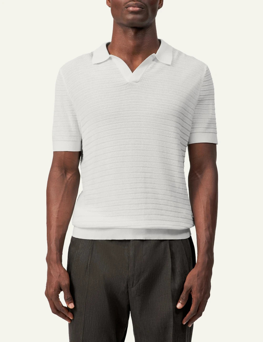 Drykorn BRAIAN knit polo shirt white short sleeve V-neck textured regular fit front model view