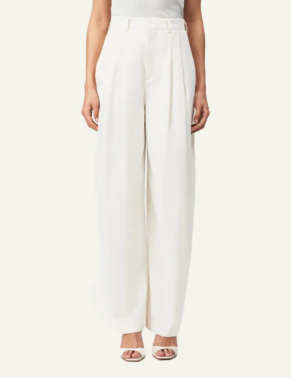 Drykorn ELICIT trousers off white pleated wide O-shape high waist front model view