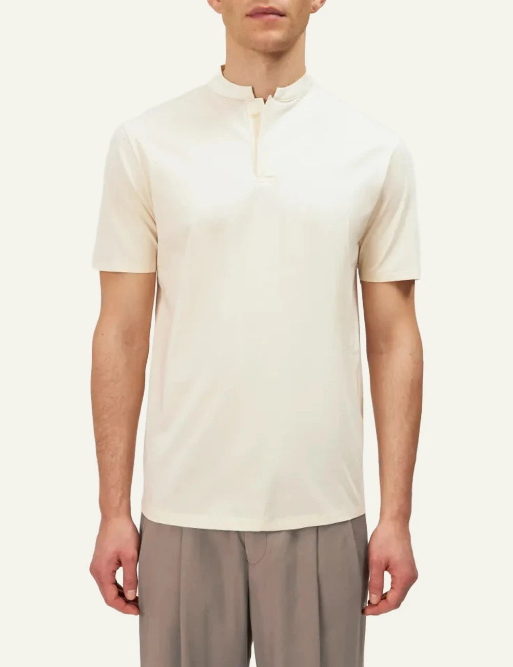 Drykorn Louis t-shirt cream stand collar short sleeve front model view