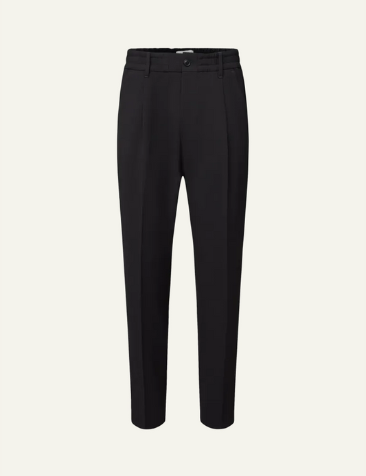 Men's DRYKORN black tailored pants with tapered leg and cropped fit
