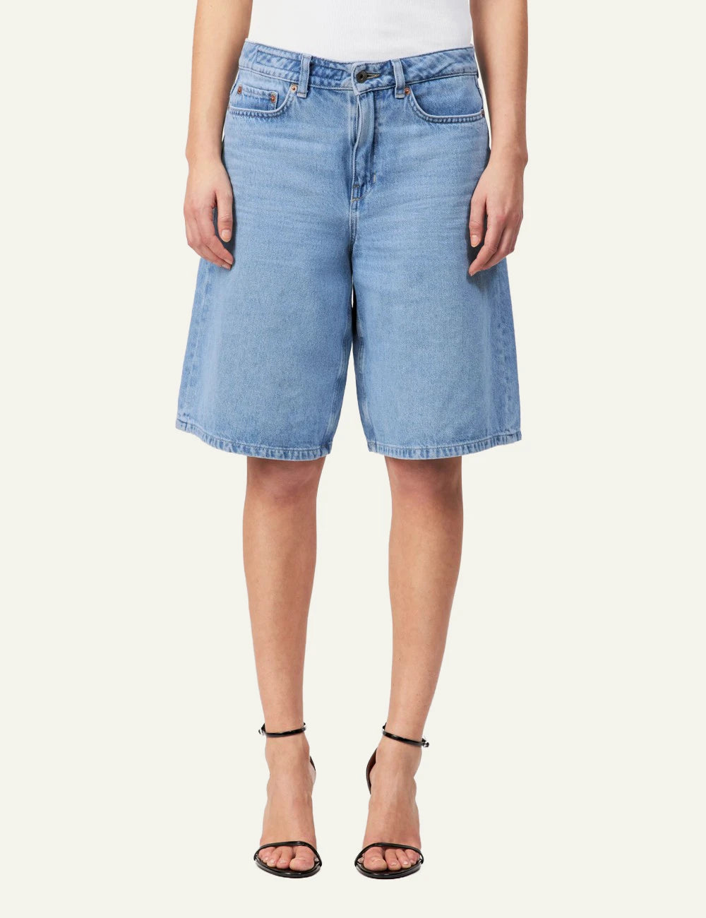 Drykorn NONE bermuda shorts light blue denim relaxed fit mid waist front model view