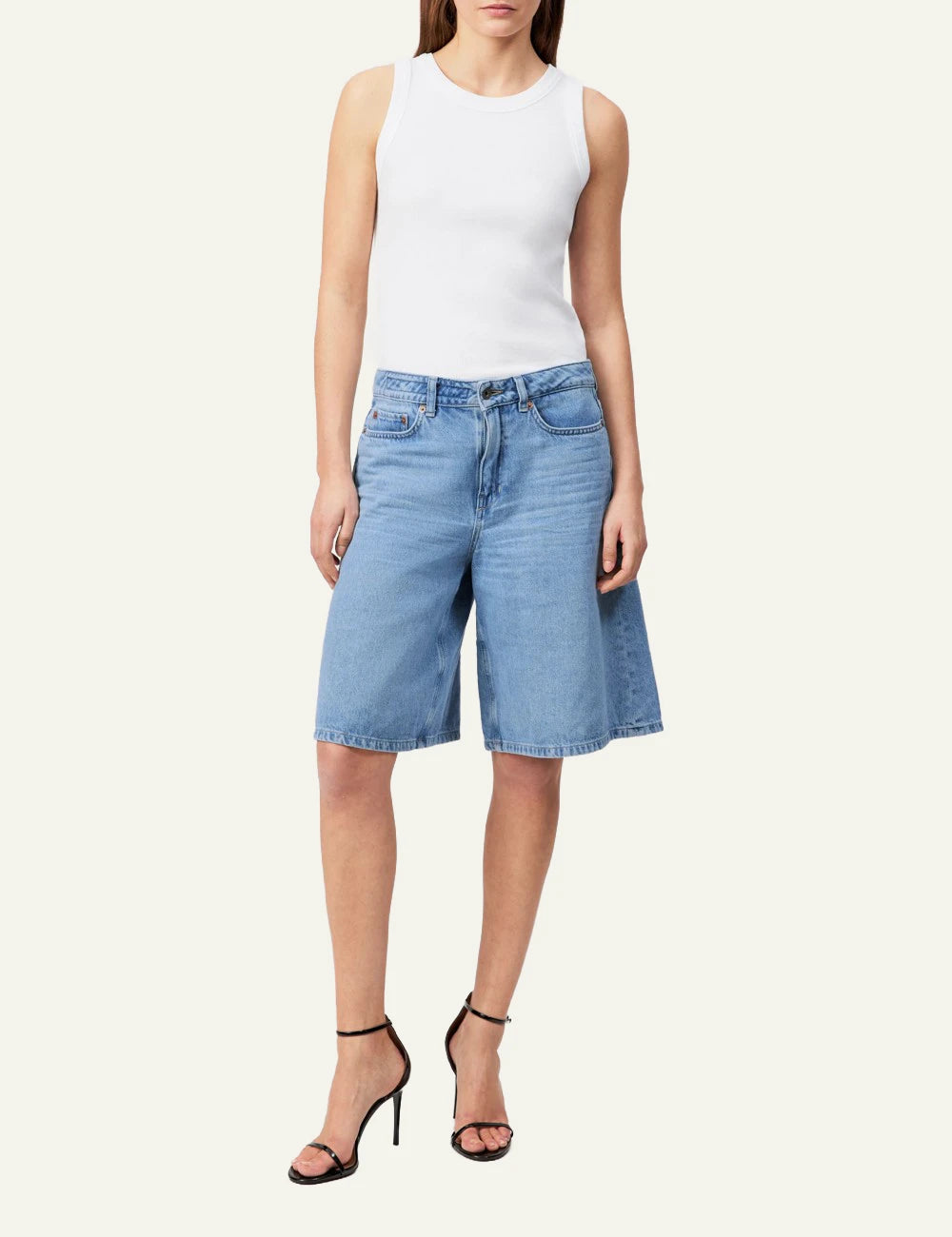 Drykorn NONE bermuda shorts light blue denim relaxed fit mid waist front full body view
