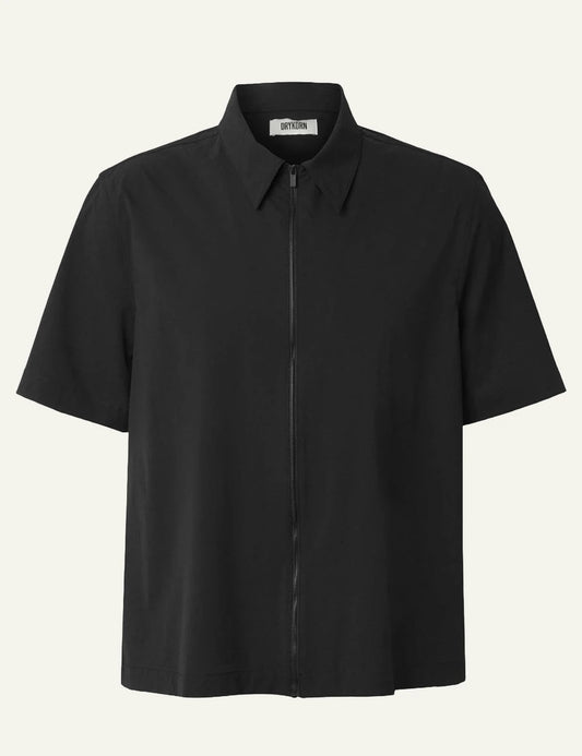 Drykorn shirt jacket black short sleeve zip kent collar front flat view