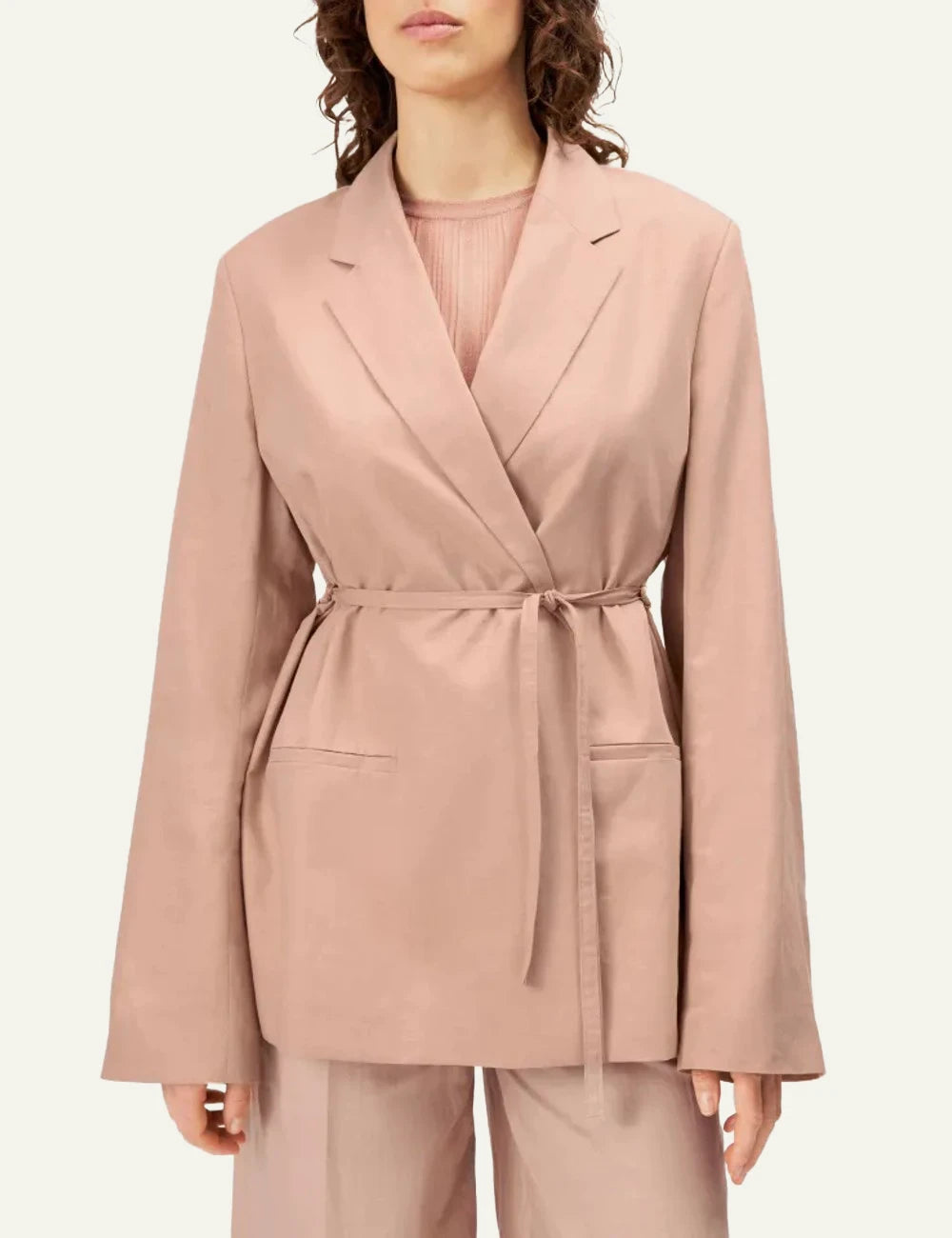 Drykorn Wincham blazer beige oversized tie waist front model view