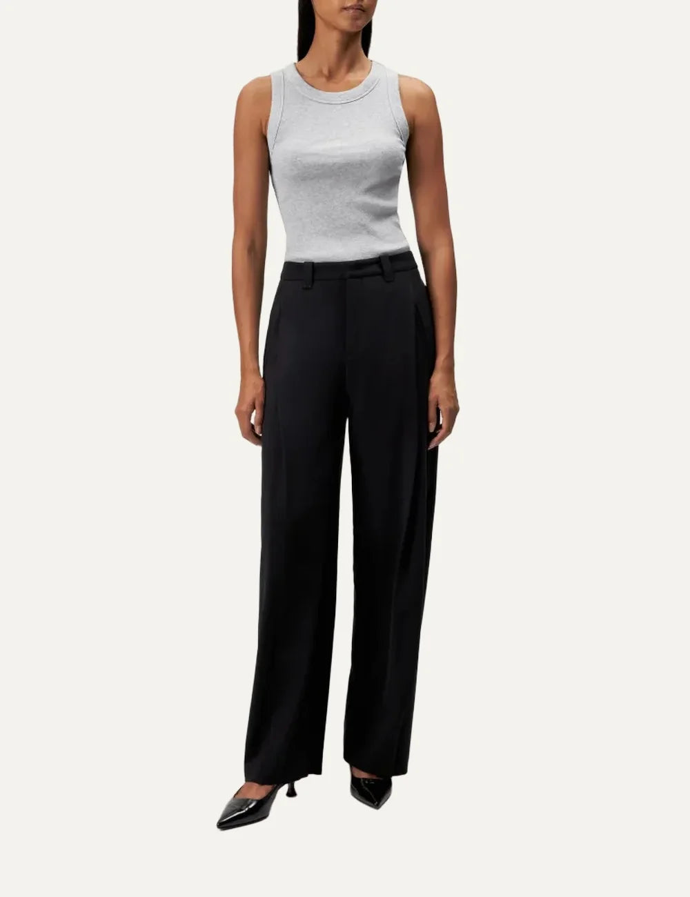 Drykorn women's black tailored trousers with front pleats, mid-rise waist, O-shaped legs and side pockets full body