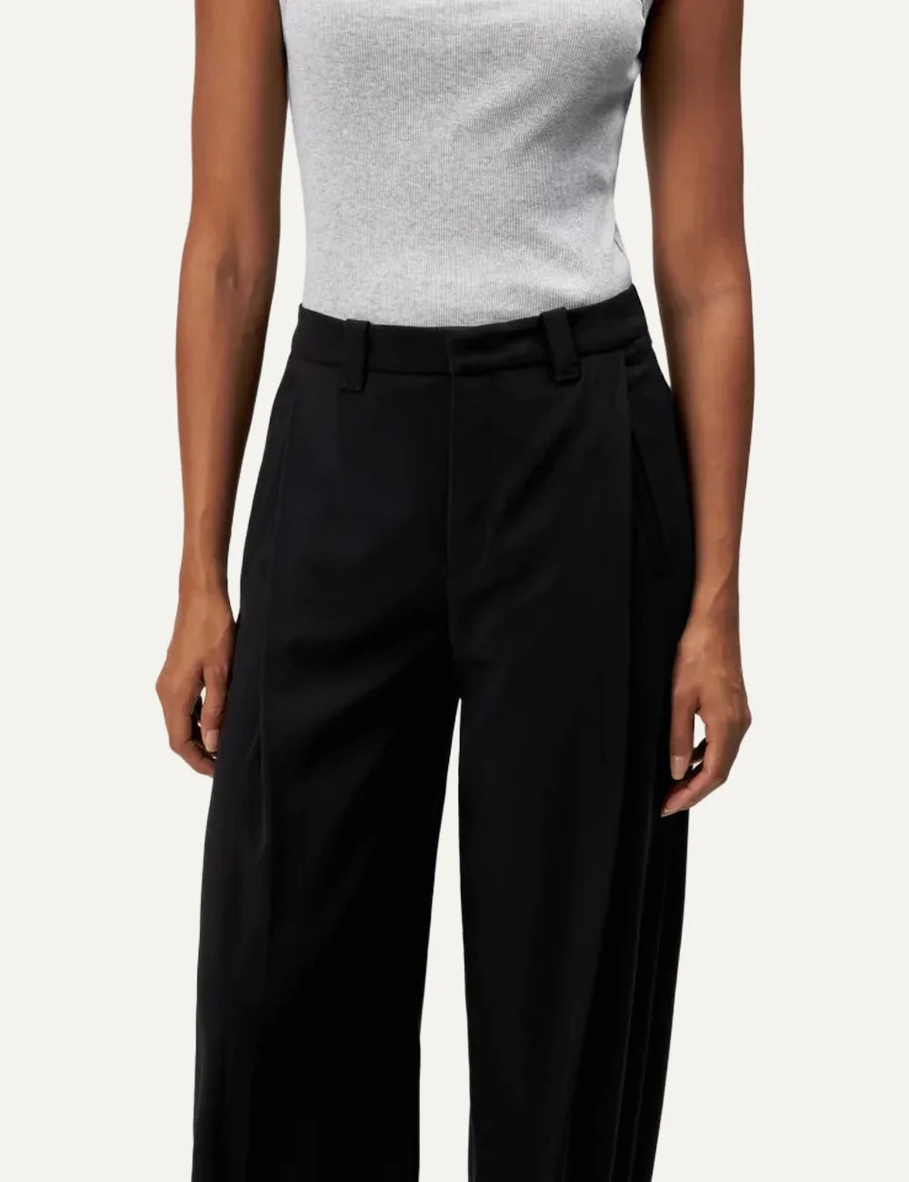 Drykorn women's black tailored trousers with front pleats, mid-rise waist, O-shaped legs and side pockets detail