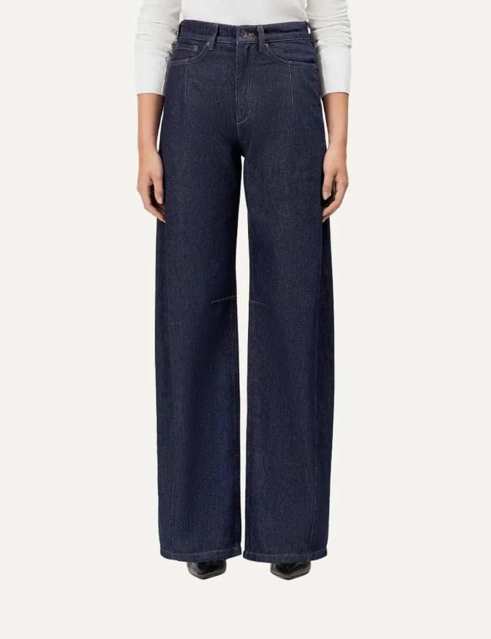 Drykorn women's dark blue high-waisted jeans with a relaxed fit, curved wide legs and classic five-pocket design model