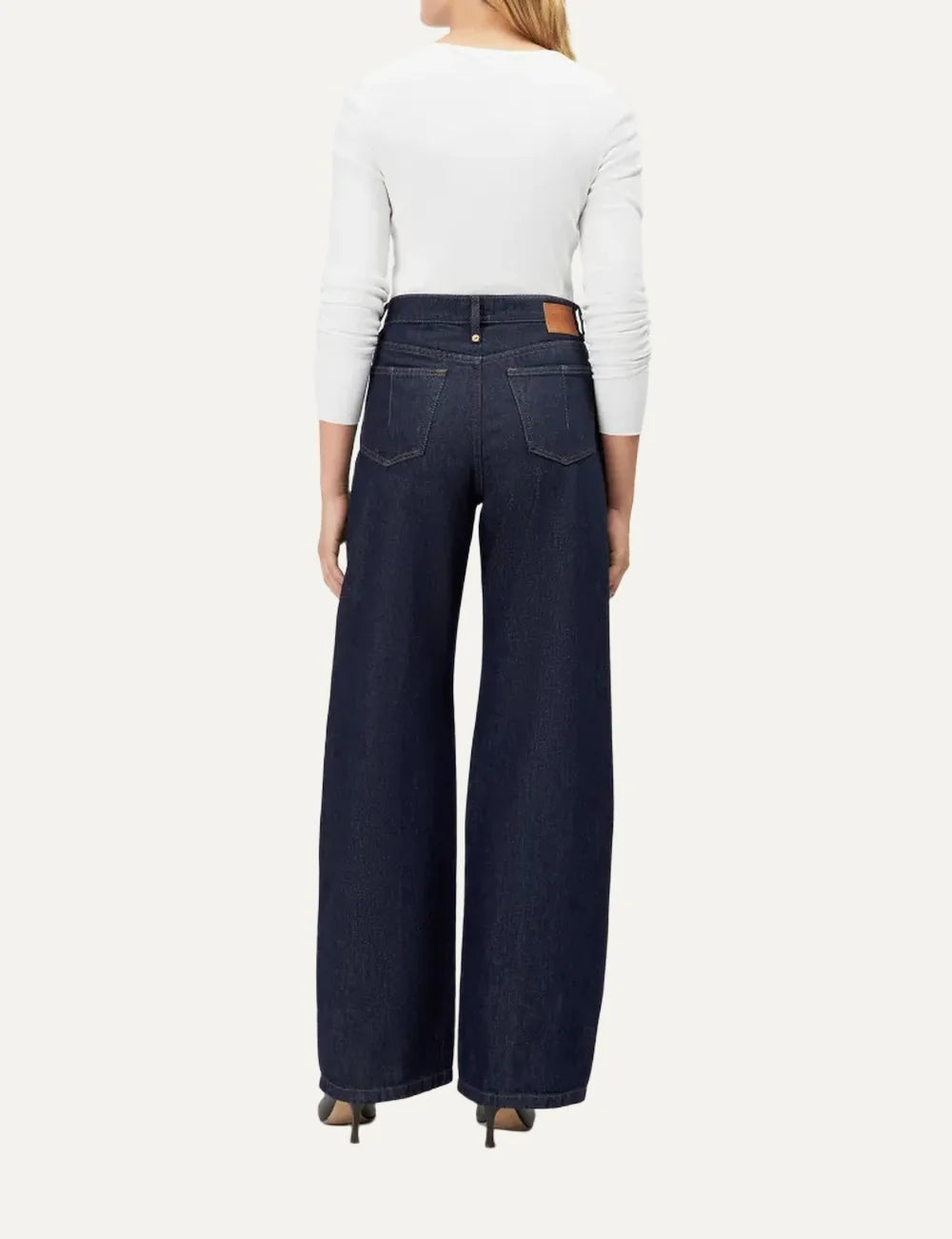 Drykorn women's dark blue high-waisted jeans with a relaxed fit, curved wide legs and classic five-pocket desig back